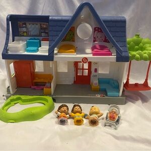 Fisher-Price Colorful Dollhouse Playset